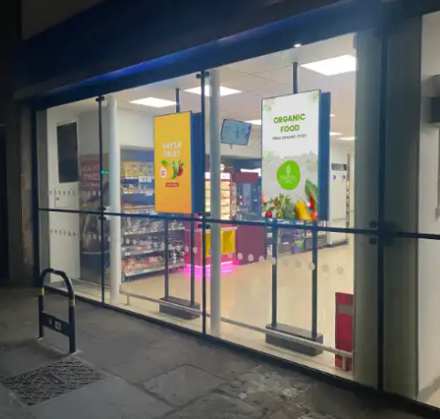 Digital Signage skärmar i skyltfönster