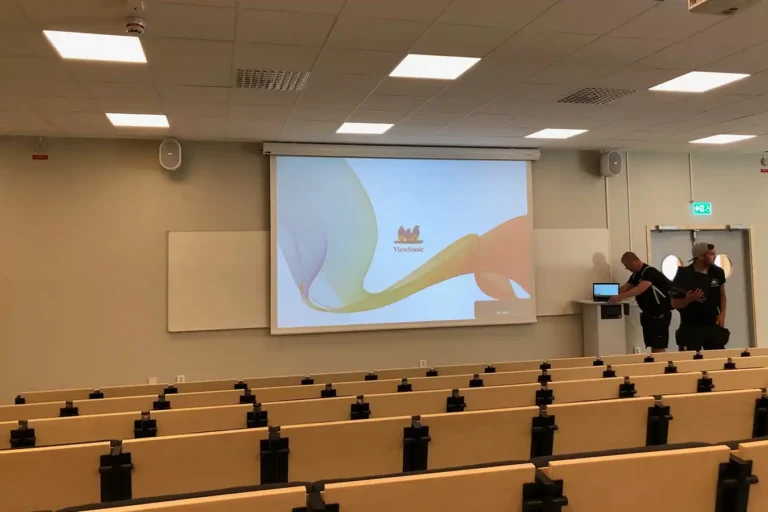 Hybridlösning för hörsal och aula