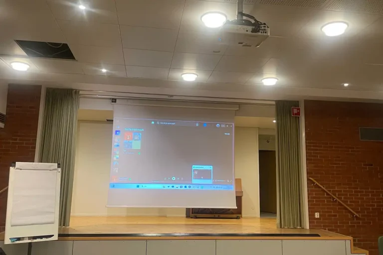 Hybridlösning för hörsal och aula